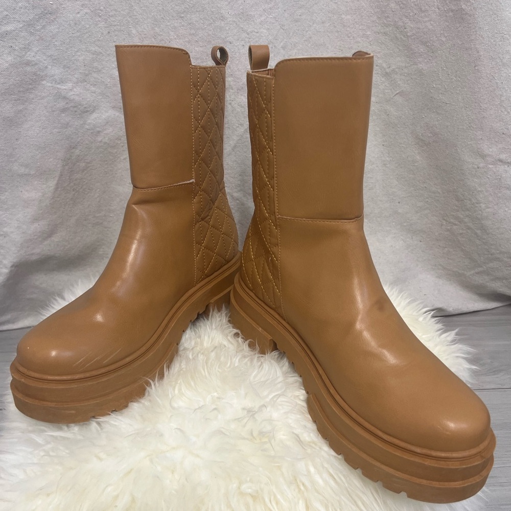 Qupid Platform Boots Tan Quilted Back Lug Sole‎ Mid Calf Sz 9 Chunky Streetwear